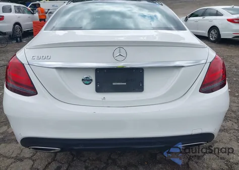 2020 Mercedes-Benz C 300 z USA, uszkodzony, nr VIN 55SWF8DB1LU323786